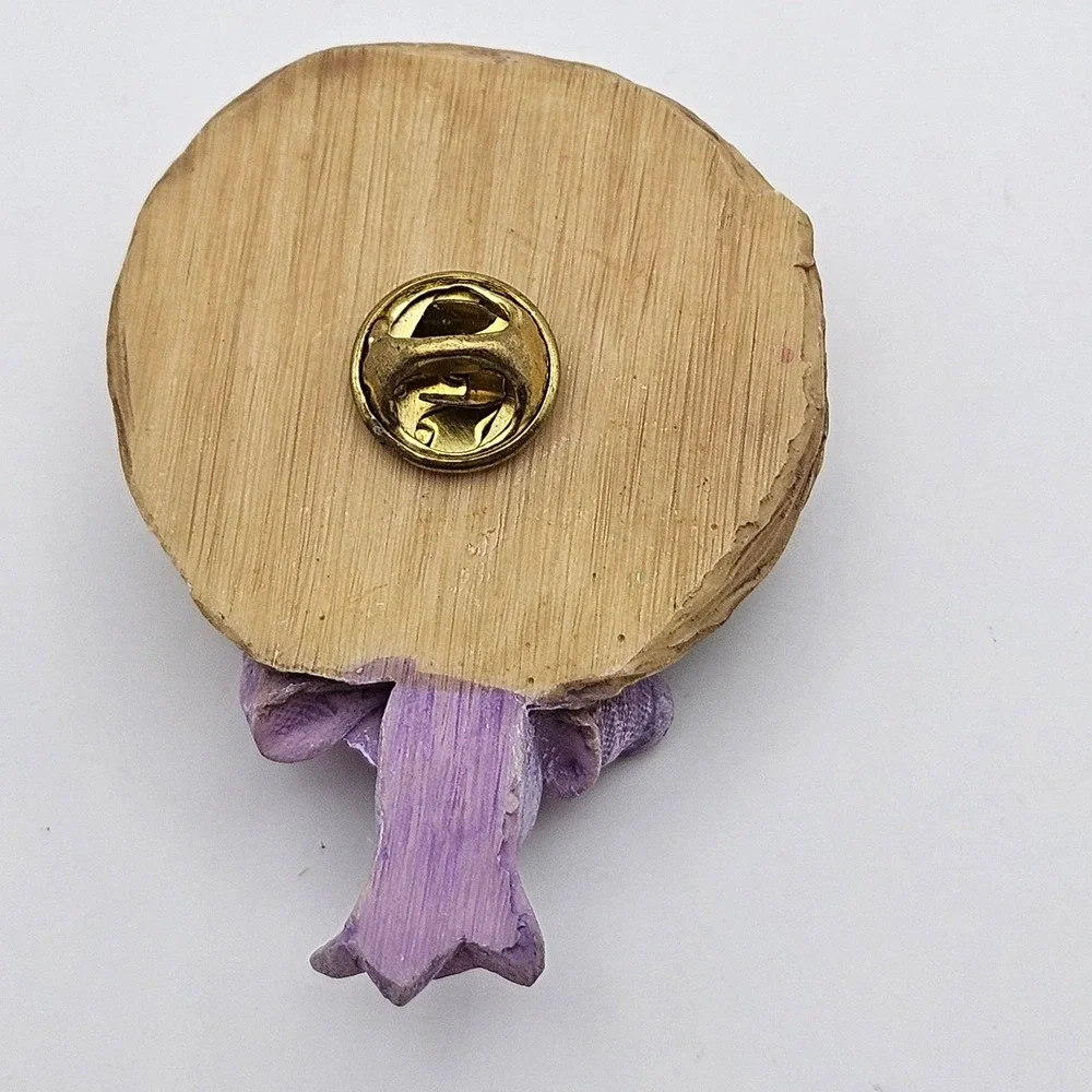 Vintage Style Resin Sun Hat Floral Lapel Pin Purple Bow Flower Garden Accessory